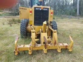 Used 1985 Mitsubishi MG300 Motor Grader — Articulated Frame - For Sale