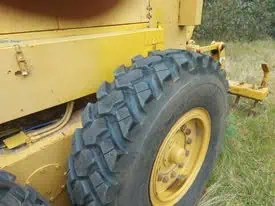 Used 1985 Mitsubishi MG300 Motor Grader — Articulated Frame - For Sale