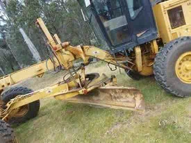 Used 1985 Mitsubishi MG300 Motor Grader — Articulated Frame - For Sale